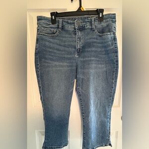 Women’s St. John’s Bay capri pants